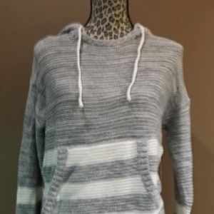 RAND NEW WOMENS SMALL/LARGE LONGSLEEVE SWEATER WAR